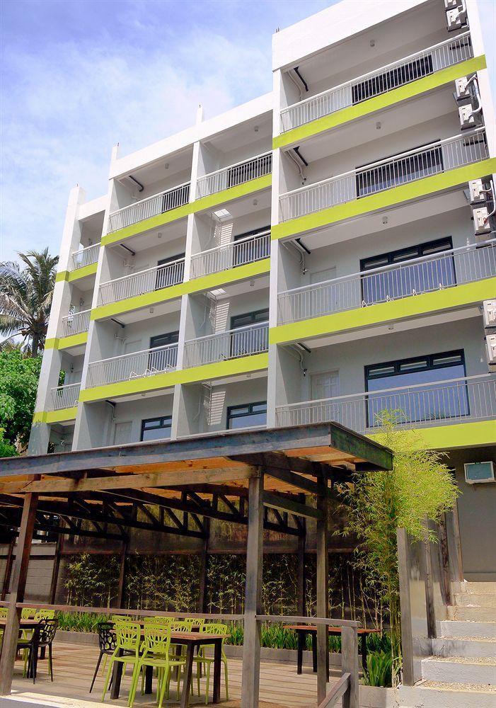 Luxeview Hotel Balabag  Bagian luar foto