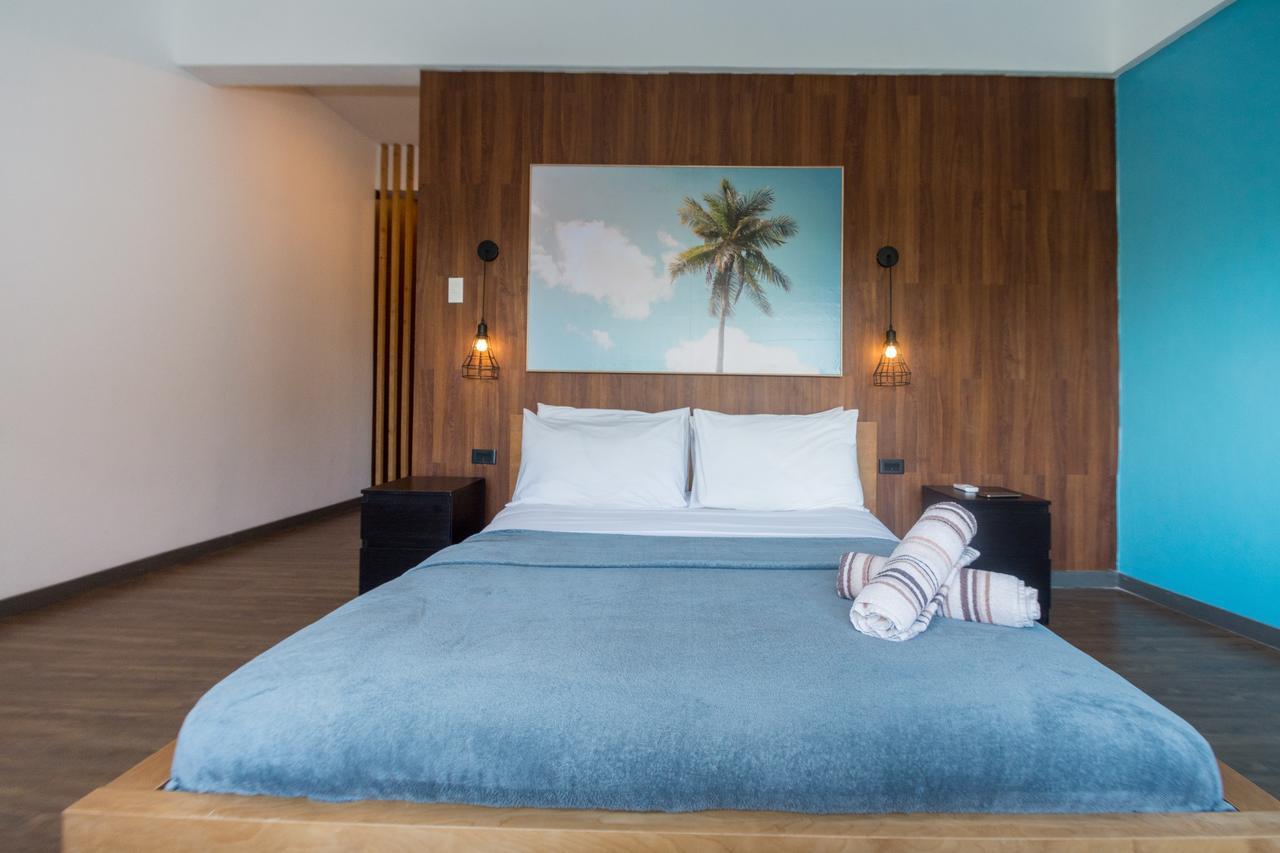 Luxeview Hotel Balabag  Bagian luar foto