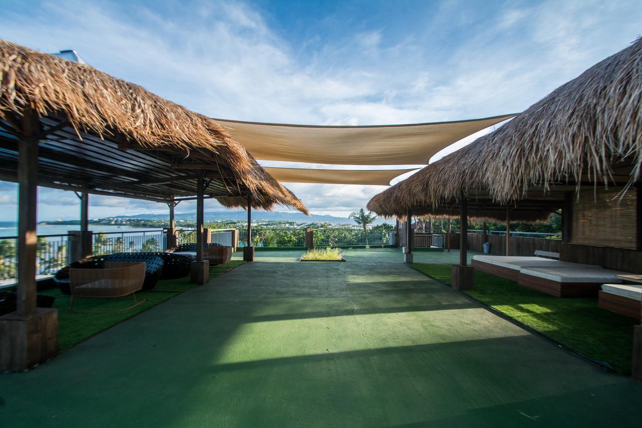 Luxeview Hotel Balabag  Bagian luar foto