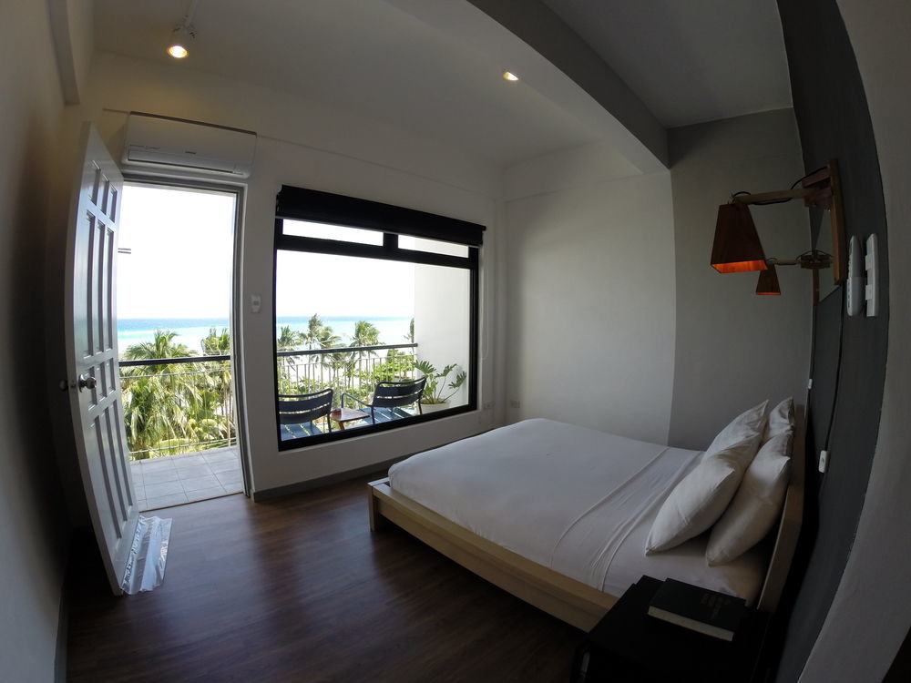 Luxeview Hotel Balabag  Bagian luar foto