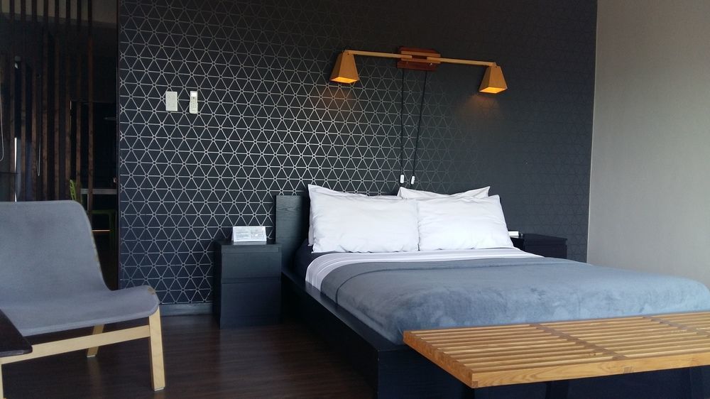 Luxeview Hotel Balabag  Bagian luar foto