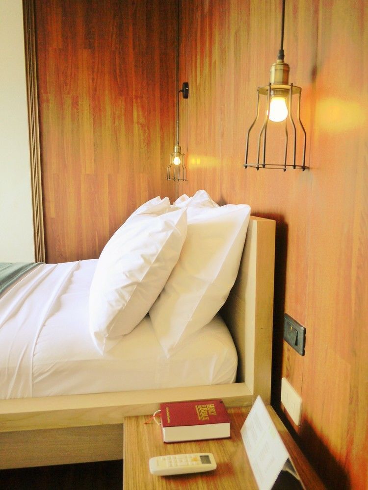 Luxeview Hotel Balabag  Bagian luar foto