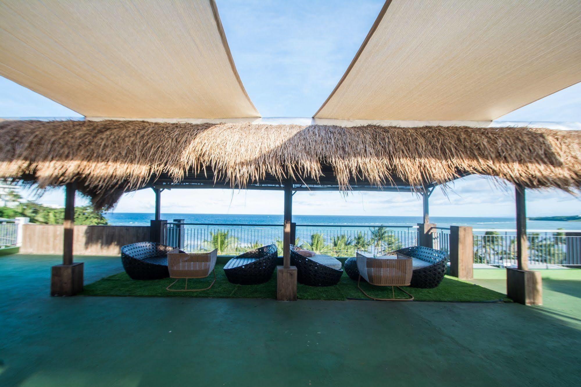 Luxeview Hotel Balabag  Bagian luar foto