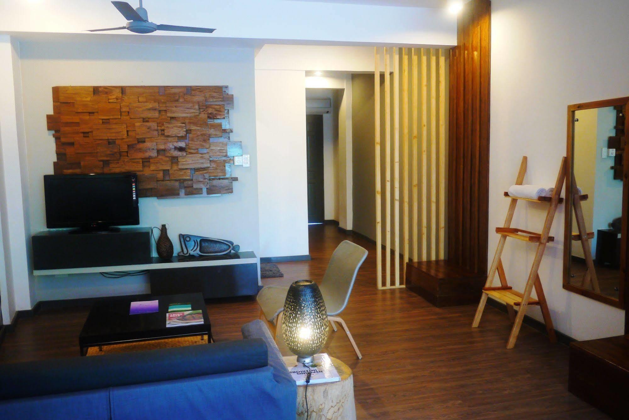 Luxeview Hotel Balabag  Bagian luar foto