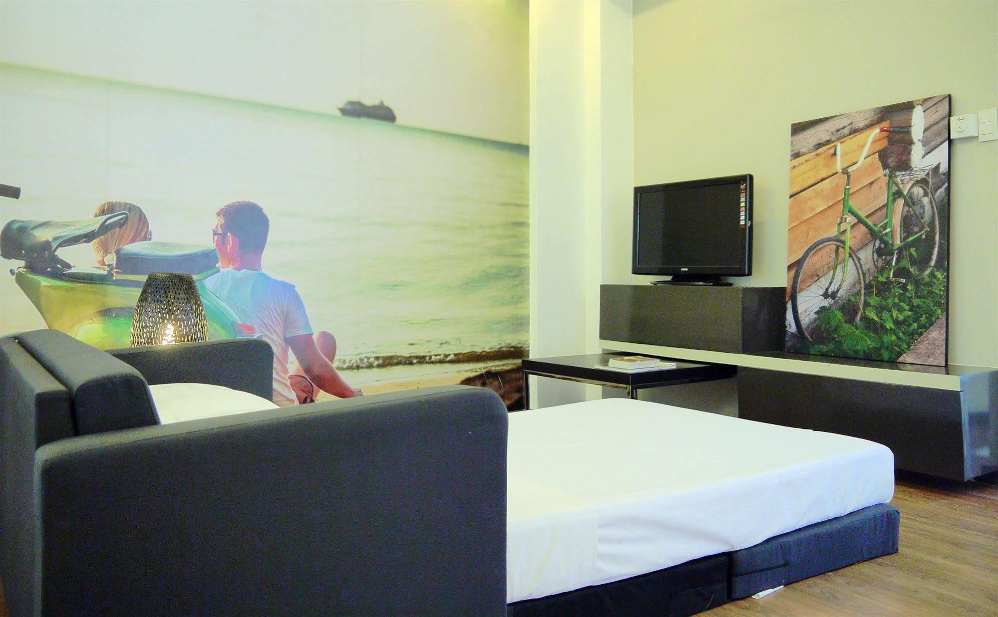 Luxeview Hotel Balabag  Bagian luar foto