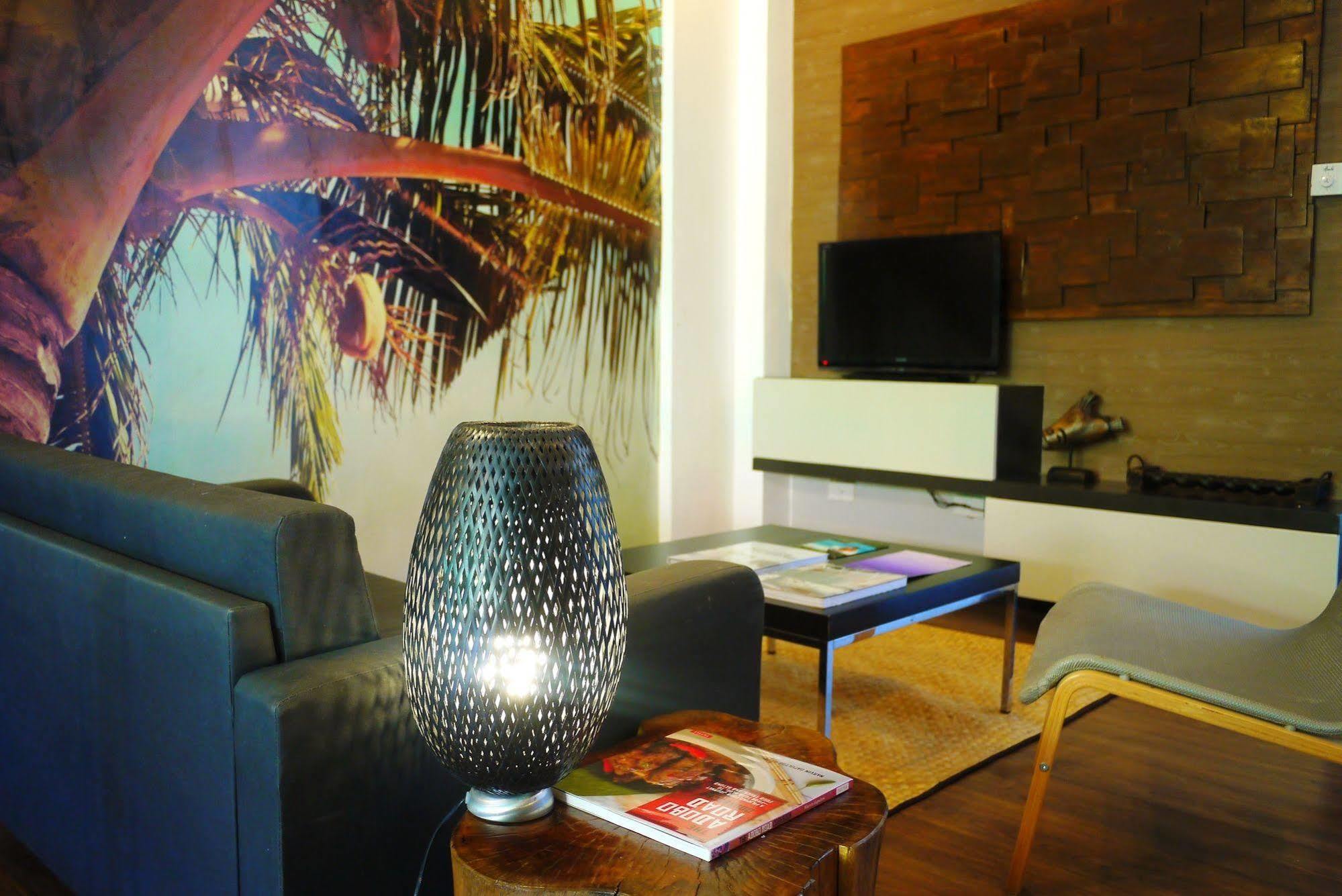 Luxeview Hotel Balabag  Bagian luar foto